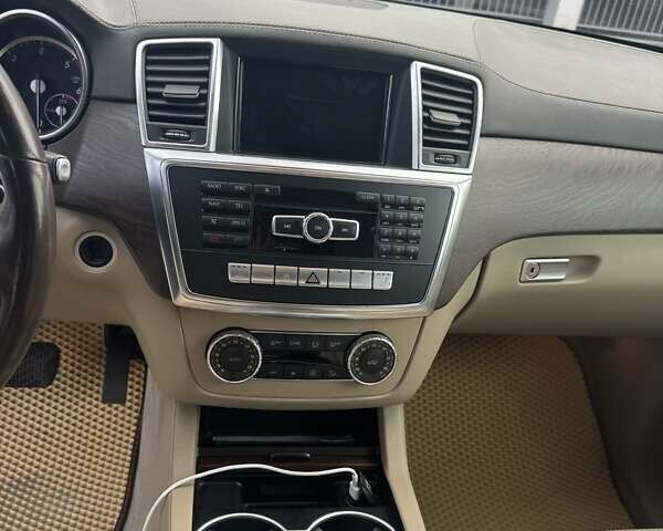 Мерседес ГЛ-Клас 2013 у Харкові на Automoto.ua Коричневий Мерседес ГЛ-Клас, об'ємом двигуна 3 л та пробігом 218 тис. км за 26000 $, фото 13 на Automoto.ua