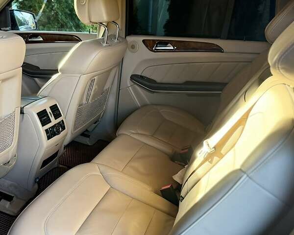 Коричневый Мерседес ГЛ-класс, объемом двигателя 4.66 л и пробегом 217 тыс. км за 27000 $, фото 7 на Automoto.ua