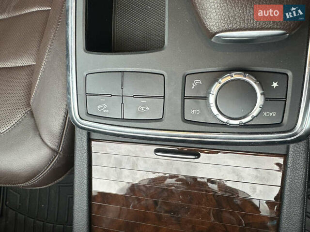Коричневый Мерседес ГЛ-класс, объемом двигателя 3 л и пробегом 165 тыс. км за 24333 $, фото 14 на Automoto.ua