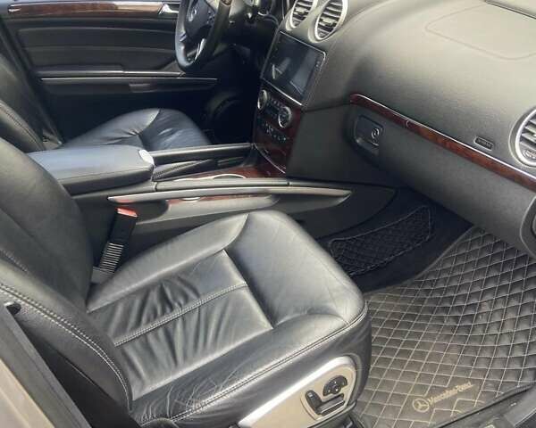 Мерседес ГЛ-класс, объемом двигателя 4.7 л и пробегом 300 тыс. км за 15000 $, фото 16 на Automoto.ua