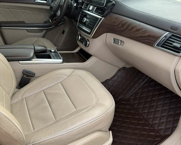 Мерседес ГЛ-класс, объемом двигателя 3 л и пробегом 345 тыс. км за 33000 $, фото 25 на Automoto.ua