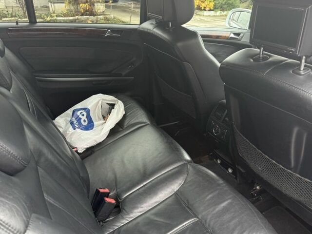 Серый Мерседес ГЛ-класс, объемом двигателя 4 л и пробегом 260 тыс. км за 7300 $, фото 6 на Automoto.ua