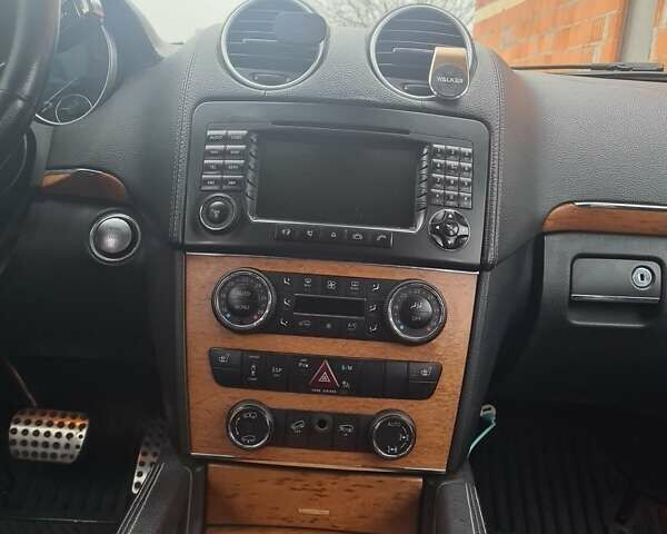 Серый Мерседес ГЛ-класс, объемом двигателя 4.66 л и пробегом 354 тыс. км за 12000 $, фото 4 на Automoto.ua