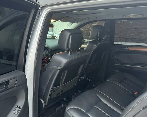 Сірий Мерседес ГЛ-Клас, об'ємом двигуна 4.66 л та пробігом 340 тис. км за 9500 $, фото 14 на Automoto.ua