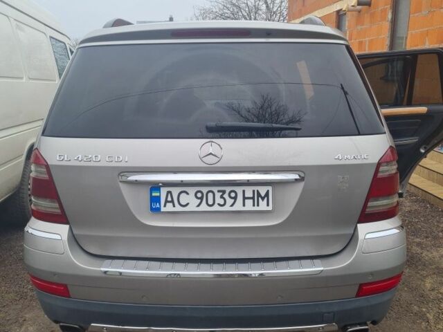 Серый Мерседес ГЛ-класс, объемом двигателя 4 л и пробегом 230 тыс. км за 12000 $, фото 1 на Automoto.ua