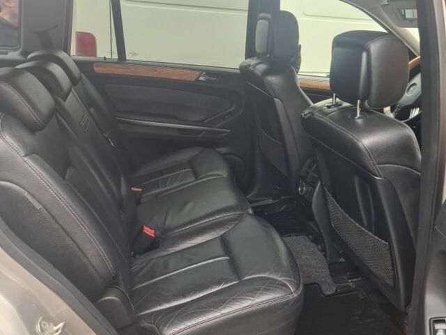 Серый Мерседес ГЛ-класс, объемом двигателя 4 л и пробегом 230 тыс. км за 12000 $, фото 3 на Automoto.ua