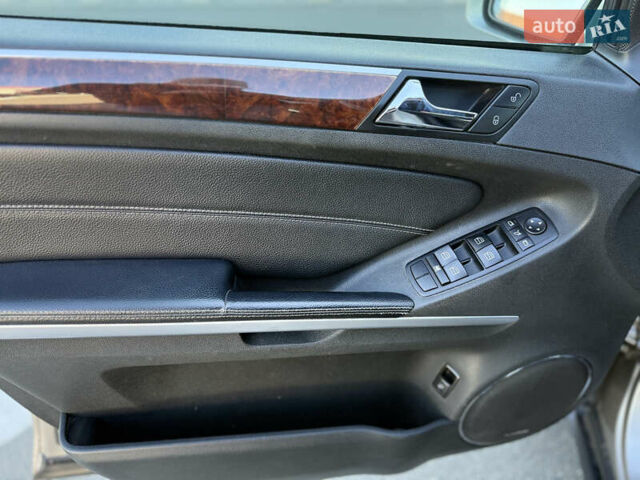 Серый Мерседес ГЛ-класс, объемом двигателя 4.66 л и пробегом 248 тыс. км за 9999 $, фото 28 на Automoto.ua