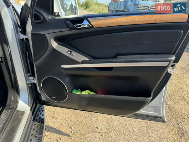 Серый Мерседес ГЛ-класс, объемом двигателя 5.46 л и пробегом 288 тыс. км за 13000 $, фото 15 на Automoto.ua