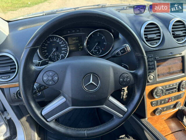 Серый Мерседес ГЛ-класс, объемом двигателя 5.46 л и пробегом 288 тыс. км за 13000 $, фото 20 на Automoto.ua