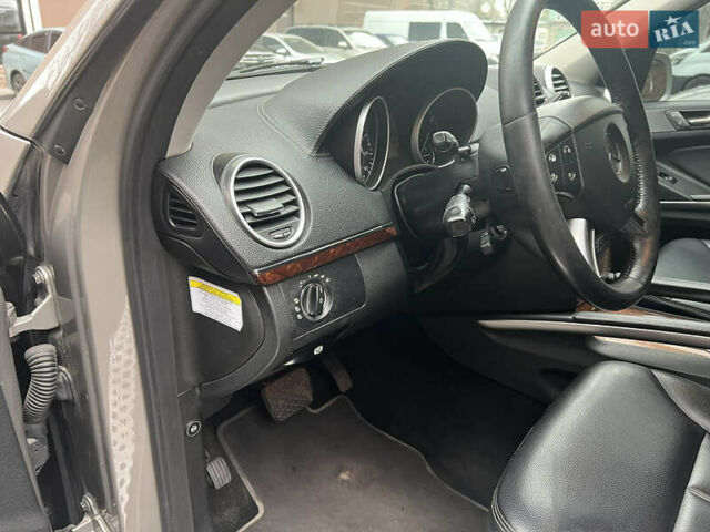 Сірий Мерседес ГЛ-Клас, об'ємом двигуна 4.67 л та пробігом 290 тис. км за 11500 $, фото 25 на Automoto.ua