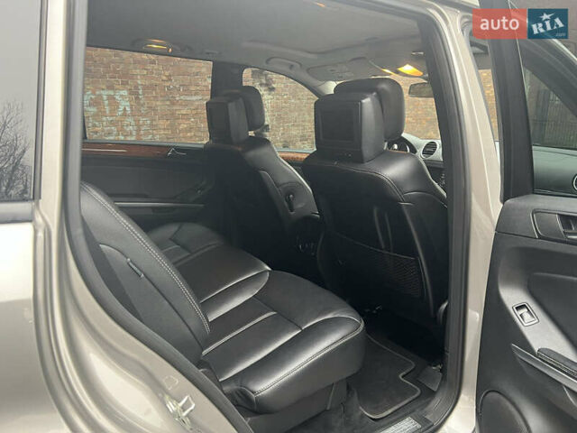 Сірий Мерседес ГЛ-Клас, об'ємом двигуна 4.67 л та пробігом 290 тис. км за 11500 $, фото 13 на Automoto.ua