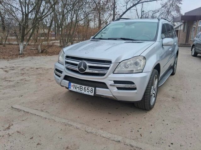 Серый Мерседес ГЛ-класс, объемом двигателя 4 л и пробегом 320 тыс. км за 9830 $, фото 6 на Automoto.ua