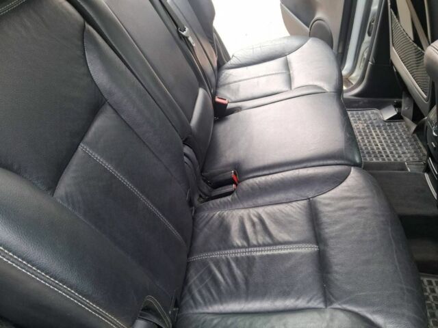 Серый Мерседес ГЛ-класс, объемом двигателя 4 л и пробегом 320 тыс. км за 9830 $, фото 15 на Automoto.ua