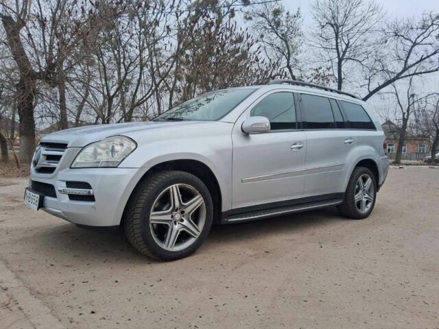 Серый Мерседес ГЛ-класс, объемом двигателя 4 л и пробегом 320 тыс. км за 9830 $, фото 1 на Automoto.ua