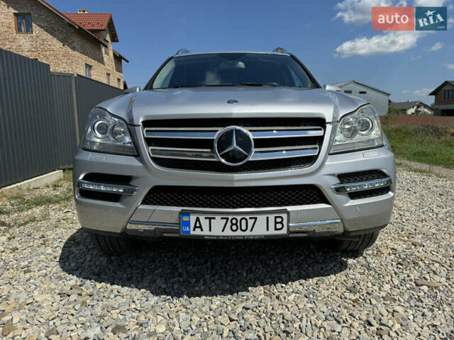 Серый Мерседес ГЛ-класс, объемом двигателя 5.46 л и пробегом 288 тыс. км за 13000 $, фото 2 на Automoto.ua