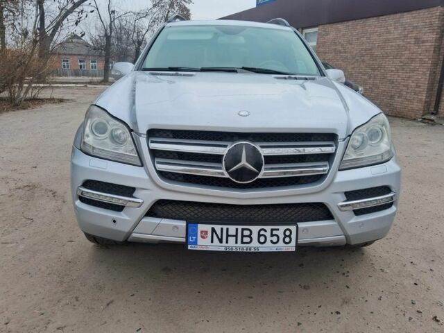 Серый Мерседес ГЛ-класс, объемом двигателя 4 л и пробегом 320 тыс. км за 9830 $, фото 5 на Automoto.ua