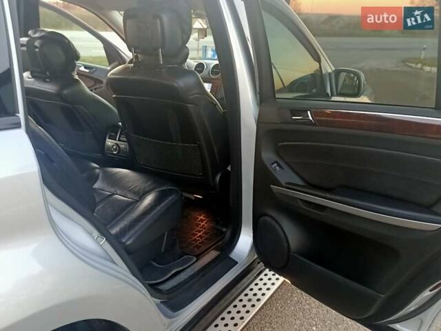 Сірий Мерседес ГЛ-Клас, об'ємом двигуна 4 л та пробігом 329 тис. км за 16800 $, фото 24 на Automoto.ua