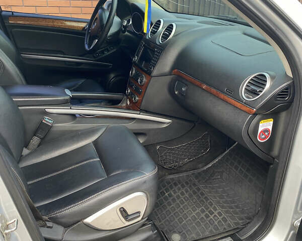 Серый Мерседес ГЛ-класс, объемом двигателя 3 л и пробегом 378 тыс. км за 11600 $, фото 6 на Automoto.ua