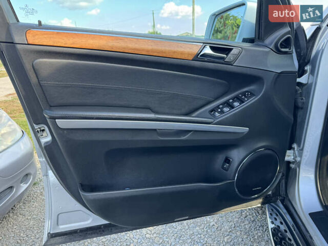 Серый Мерседес ГЛ-класс, объемом двигателя 5.46 л и пробегом 288 тыс. км за 13000 $, фото 17 на Automoto.ua