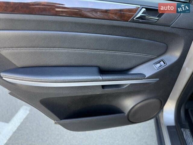 Серый Мерседес ГЛ-класс, объемом двигателя 4.66 л и пробегом 248 тыс. км за 9999 $, фото 19 на Automoto.ua