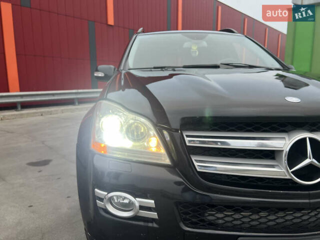 Серый Мерседес ГЛ-класс, объемом двигателя 2.99 л и пробегом 646 тыс. км за 9999 $, фото 3 на Automoto.ua