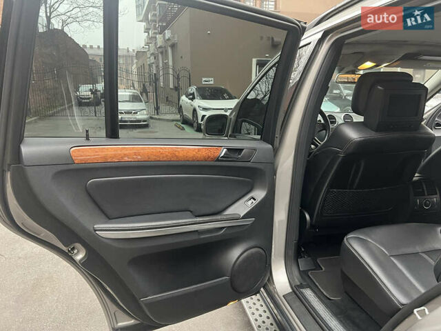 Сірий Мерседес ГЛ-Клас, об'ємом двигуна 4.67 л та пробігом 290 тис. км за 11500 $, фото 22 на Automoto.ua