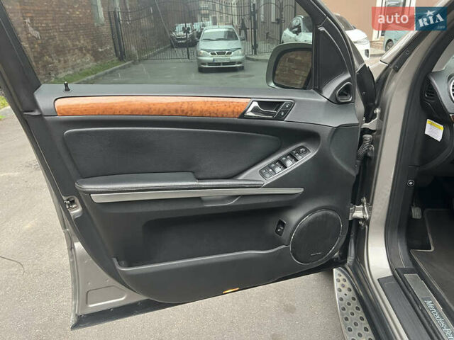 Сірий Мерседес ГЛ-Клас, об'ємом двигуна 4.67 л та пробігом 290 тис. км за 11500 $, фото 24 на Automoto.ua