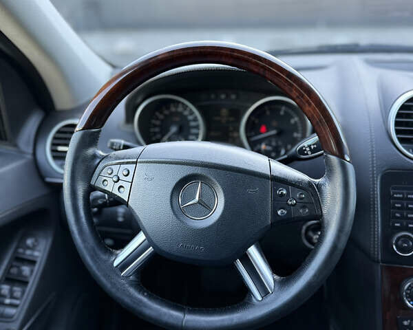 Серый Мерседес ГЛ-класс, объемом двигателя 4.66 л и пробегом 248 тыс. км за 9999 $, фото 27 на Automoto.ua