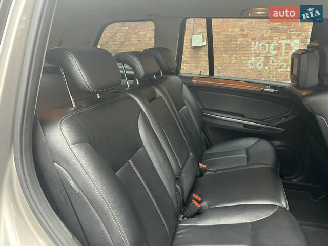 Сірий Мерседес ГЛ-Клас, об'ємом двигуна 4.67 л та пробігом 290 тис. км за 11500 $, фото 16 на Automoto.ua