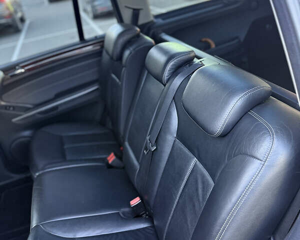 Серый Мерседес ГЛ-класс, объемом двигателя 4.66 л и пробегом 248 тыс. км за 9999 $, фото 17 на Automoto.ua