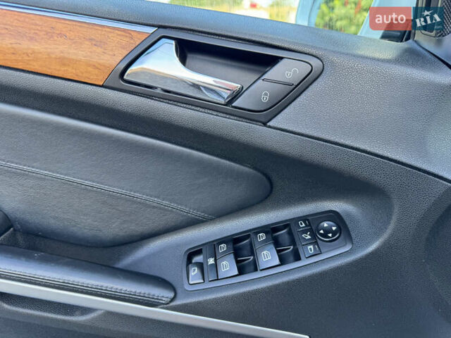 Серый Мерседес ГЛ-класс, объемом двигателя 5.46 л и пробегом 288 тыс. км за 13000 $, фото 23 на Automoto.ua