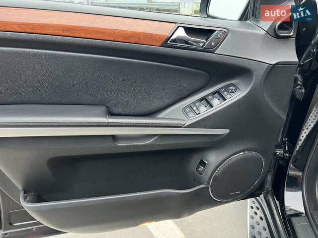 Серый Мерседес ГЛ-класс, объемом двигателя 2.99 л и пробегом 646 тыс. км за 9999 $, фото 15 на Automoto.ua