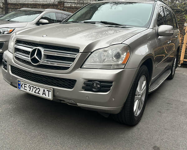 Сірий Мерседес ГЛ-Клас, об'ємом двигуна 4.67 л та пробігом 290 тис. км за 11500 $, фото 2 на Automoto.ua
