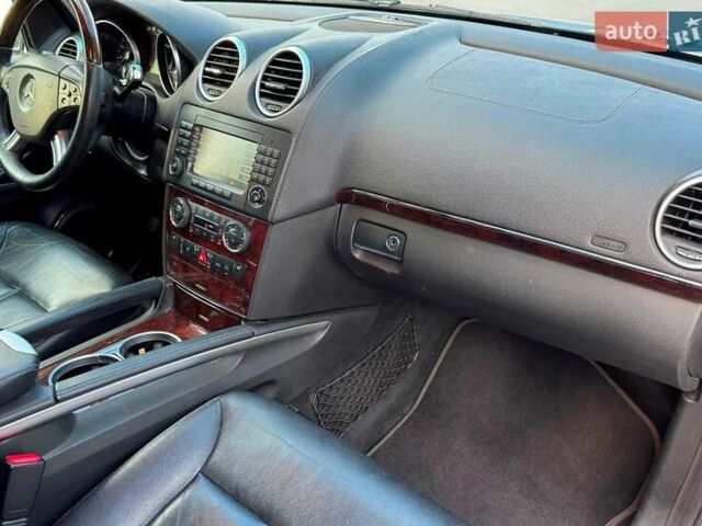 Серый Мерседес ГЛ-класс, объемом двигателя 5.46 л и пробегом 137 тыс. км за 15000 $, фото 34 на Automoto.ua