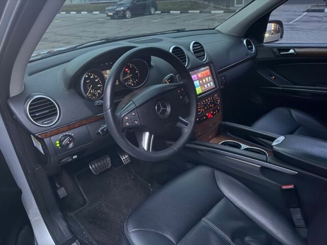 Серый Мерседес ГЛ-класс, объемом двигателя 3 л и пробегом 304 тыс. км за 15000 $, фото 4 на Automoto.ua