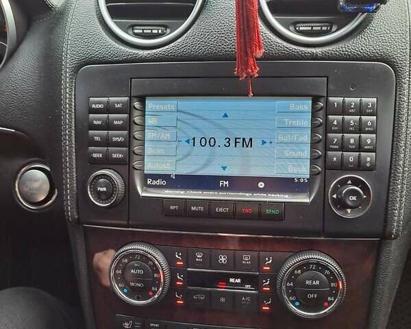Серый Мерседес ГЛ-класс, объемом двигателя 5.46 л и пробегом 249 тыс. км за 13800 $, фото 1 на Automoto.ua