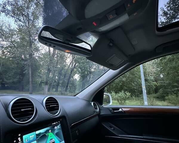 Сірий Мерседес ГЛ-Клас, об'ємом двигуна 4.66 л та пробігом 375 тис. км за 8900 $, фото 19 на Automoto.ua