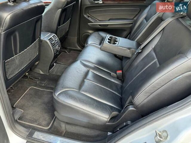 Серый Мерседес ГЛ-класс, объемом двигателя 5.46 л и пробегом 137 тыс. км за 15000 $, фото 49 на Automoto.ua