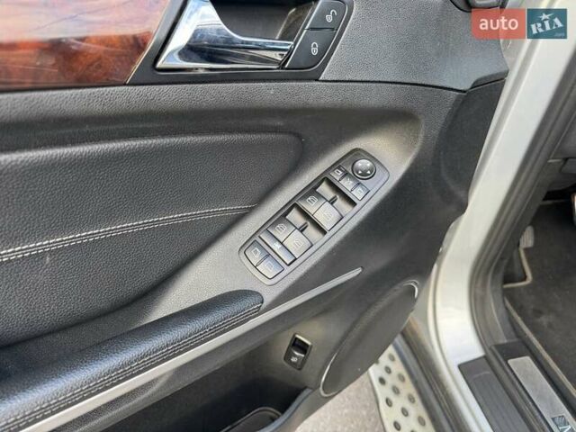 Серый Мерседес ГЛ-класс, объемом двигателя 5.46 л и пробегом 137 тыс. км за 15000 $, фото 44 на Automoto.ua