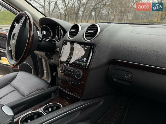 Сірий Мерседес ГЛ-Клас, об'ємом двигуна 2.99 л та пробігом 410 тис. км за 14000 $, фото 11 на Automoto.ua