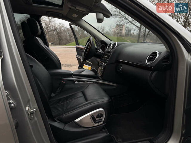 Сірий Мерседес ГЛ-Клас, об'ємом двигуна 2.99 л та пробігом 410 тис. км за 14000 $, фото 12 на Automoto.ua