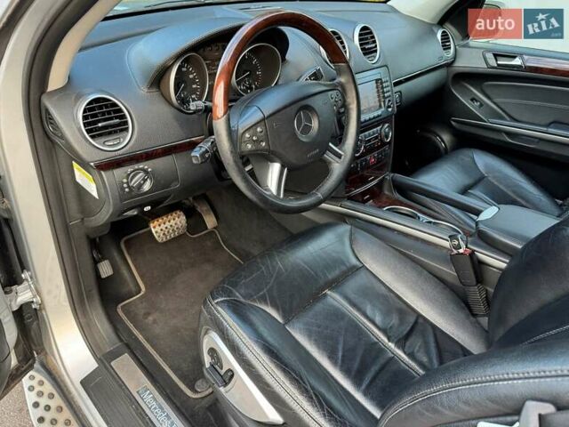 Серый Мерседес ГЛ-класс, объемом двигателя 5.46 л и пробегом 137 тыс. км за 15000 $, фото 28 на Automoto.ua