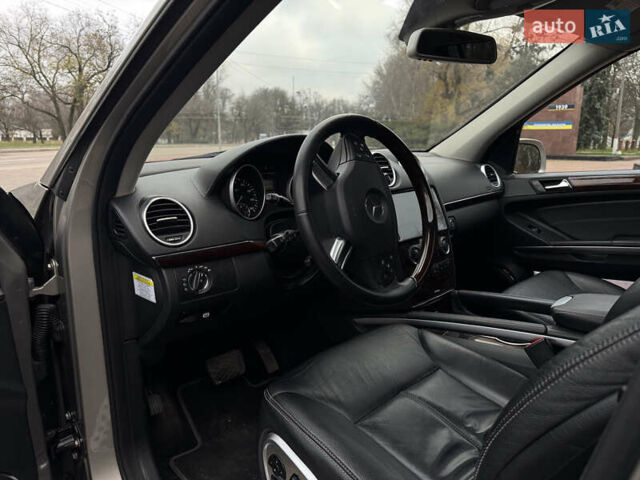 Сірий Мерседес ГЛ-Клас, об'ємом двигуна 2.99 л та пробігом 410 тис. км за 14000 $, фото 4 на Automoto.ua