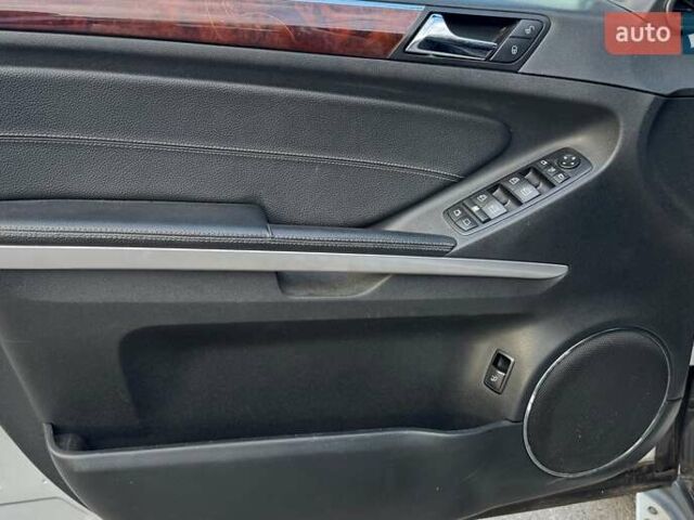 Серый Мерседес ГЛ-класс, объемом двигателя 5.46 л и пробегом 137 тыс. км за 15000 $, фото 42 на Automoto.ua