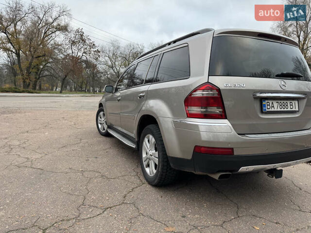 Сірий Мерседес ГЛ-Клас, об'ємом двигуна 2.99 л та пробігом 410 тис. км за 14000 $, фото 6 на Automoto.ua