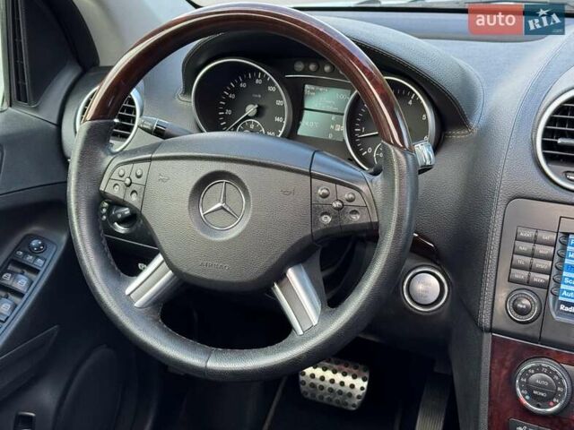 Серый Мерседес ГЛ-класс, объемом двигателя 5.46 л и пробегом 137 тыс. км за 15000 $, фото 31 на Automoto.ua