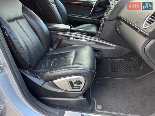 Серый Мерседес ГЛ-класс, объемом двигателя 5.46 л и пробегом 137 тыс. км за 15000 $, фото 35 на Automoto.ua