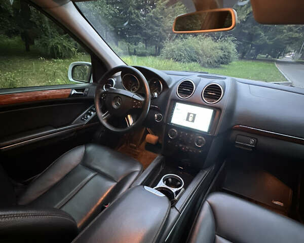 Мерседес ГЛ-класс 2008 в Киеве на Automoto.ua Серый Мерседес ГЛ-класс, объемом двигателя 4.66 л и пробегом 379 тыс. км за 8450 $, фото 8 на Automoto.ua