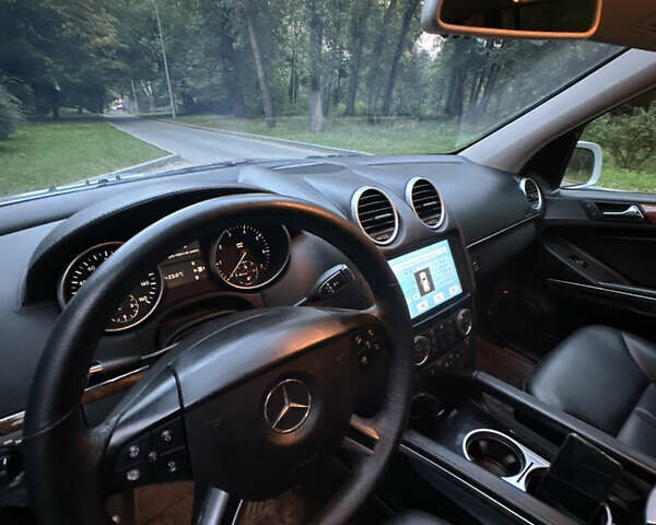 Мерседес ГЛ-класс 2008 в Киеве на Automoto.ua Серый Мерседес ГЛ-класс, объемом двигателя 4.66 л и пробегом 379 тыс. км за 8450 $, фото 15 на Automoto.ua