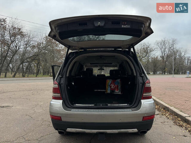 Сірий Мерседес ГЛ-Клас, об'ємом двигуна 2.99 л та пробігом 410 тис. км за 14000 $, фото 10 на Automoto.ua